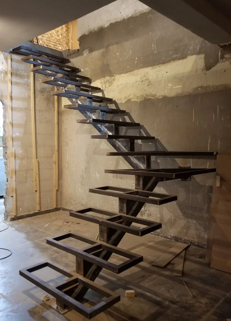 Escaleras industriales, trabajo del catálogo Deibi Ariaan